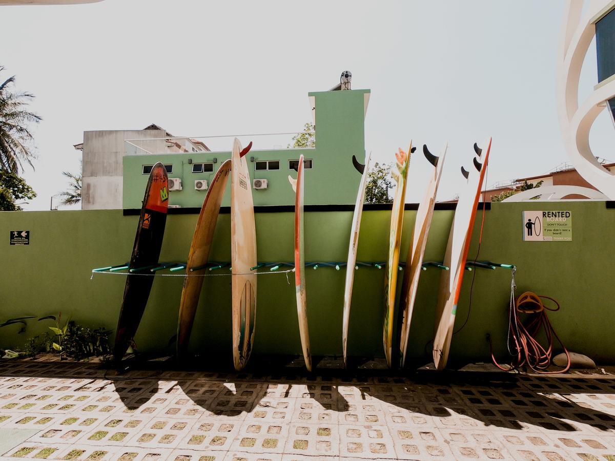 Hostal Room2board And Surf School *