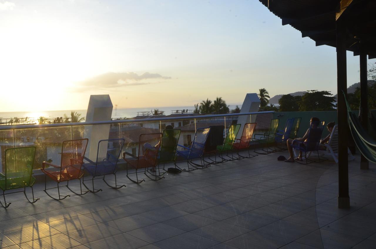 Room2board And Surf School Hostal Jacó