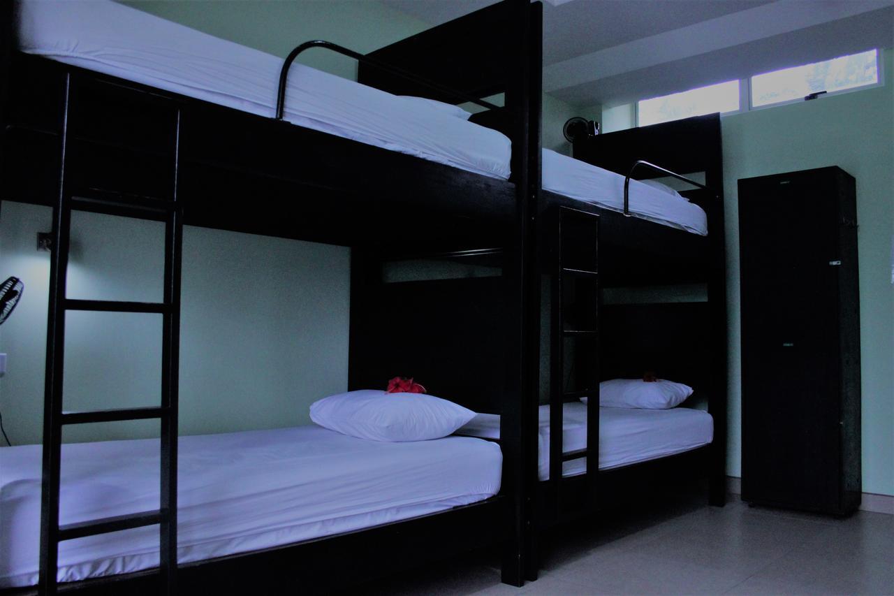 Room2board And Surf School Hostel *